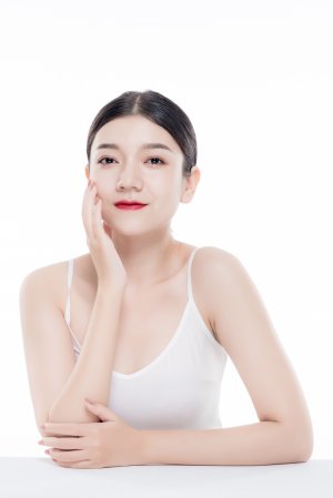 內視鏡提眉術後護理指南：恢復期注意事項