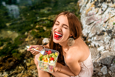 牙齒旁邊的肉腫起來了是怎麼回事？
